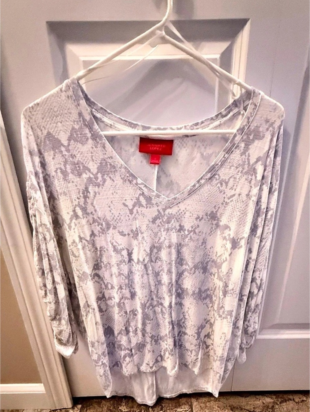 Jennifer Lopez Animal Print Tunic in Gray & White Size Small Like New